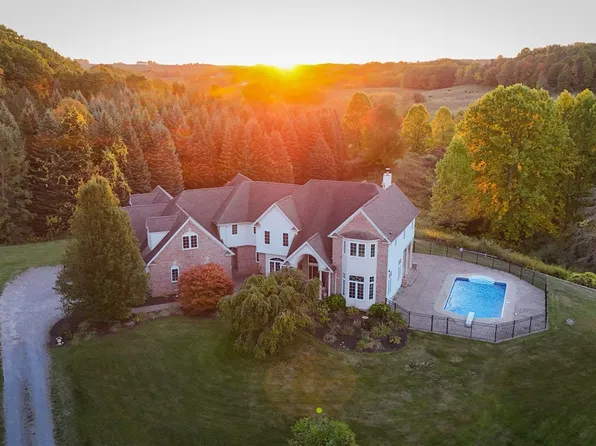 7592 North Rd, Victor, NY 14564