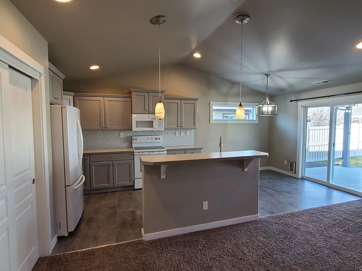 3 bed, 1408 sqft, $2,150 — Photo 4