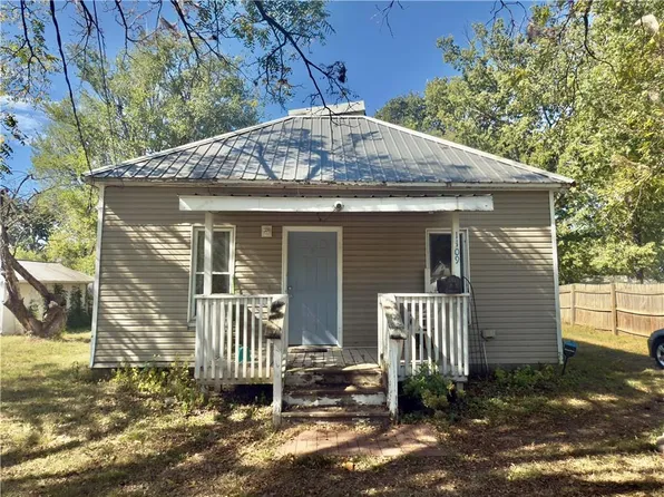 1109 N Adams St, Nevada, MO 64772