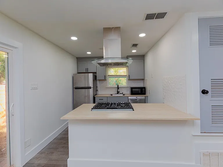 8405 Georgian Dr — Photo 9
