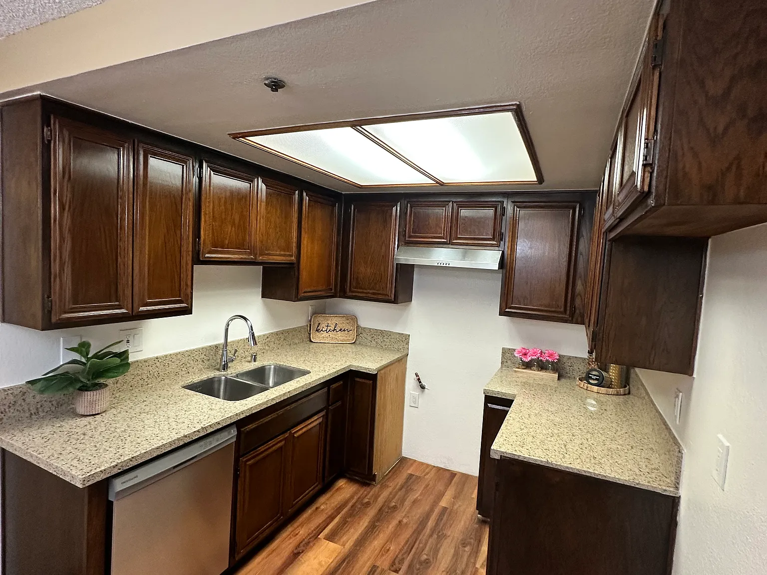2 bed, 875 sqft, $2,395 — Photo 2