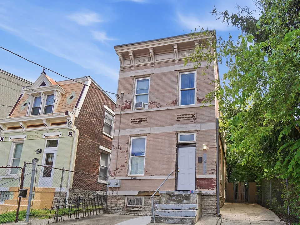 2238 Flora St