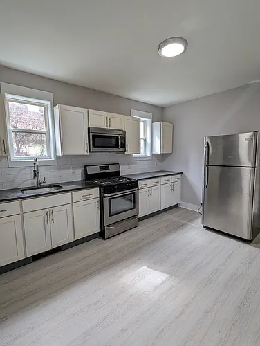 93 Robbins St Photo 1