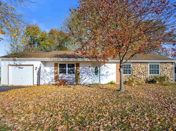 309 Greenwood Dr, Hartford City, IN 47348