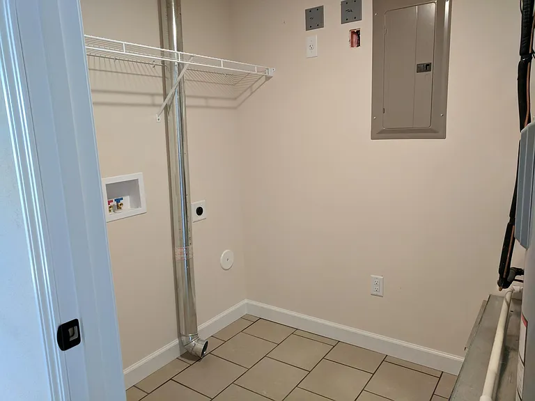 10547 Ellis Rd — Photo 5