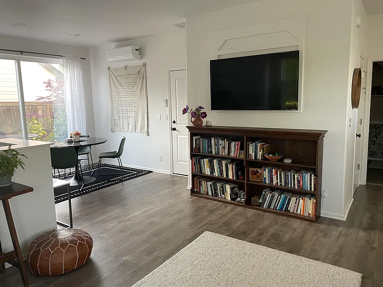 1635 Hamlet Ln — Photo 22