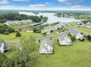 190 Lands End Cir, Union Hall, VA 24176