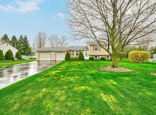 12 Donlin Dr, Rochester, NY 14624
