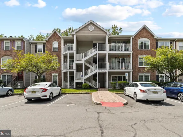 7 Cheverny Ct, Hamilton, NJ 08619