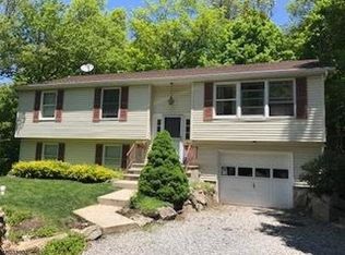 49 Hickory Rd, Highland Lakes, NJ 07422