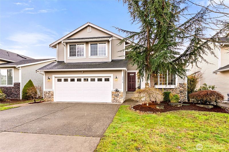 2nd image of 10018 Cascadian Avenue SE