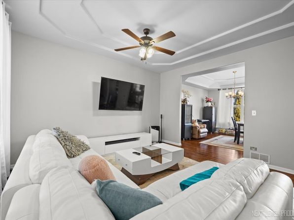 aurora-illinois-67097210 picture