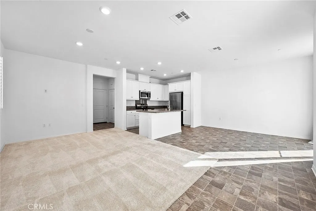 3 bed, 1674 sqft, $2,995 — Photo 4