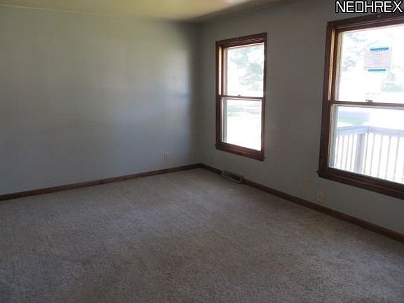 3rd image of 6545 Woodview Cir