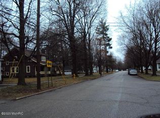 327 S Saint Joseph Ave, Niles, MI 49120