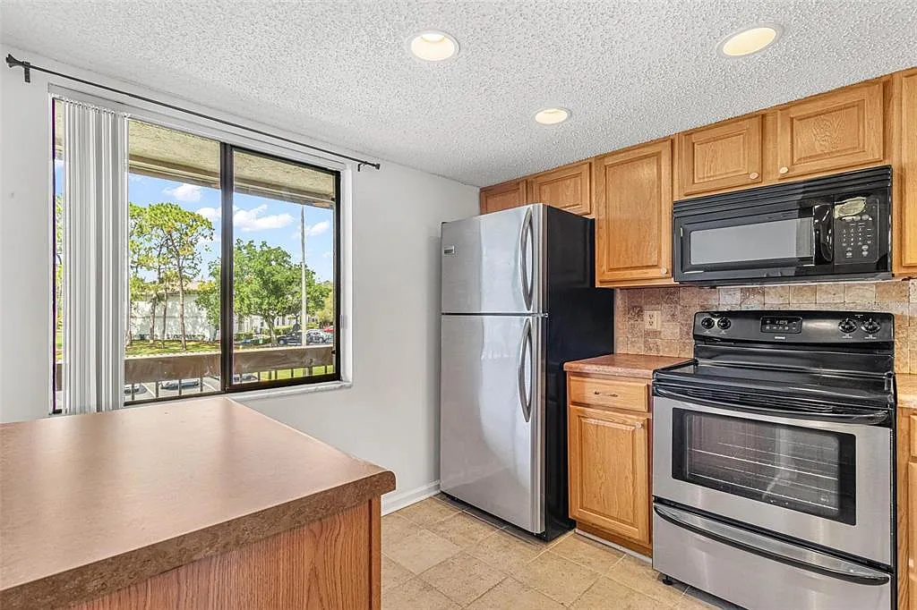 2 bed, 2.0 bath, 1151 sqft, $1,800 — Photo 3