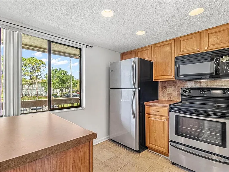 108 Woodlands Ct #108 — Photo 3