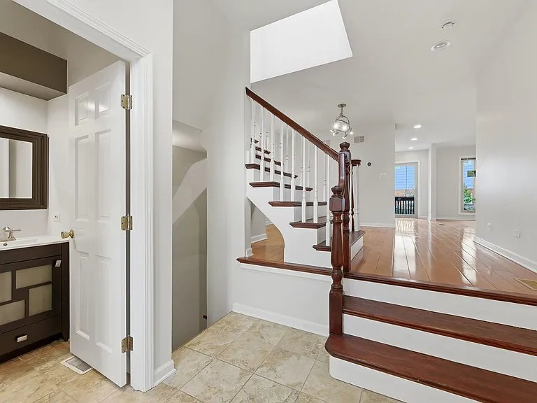 3125 Lake Ave — Photo 2
