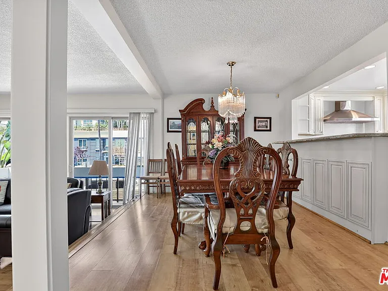 184 N Crescent Dr — Photo 8