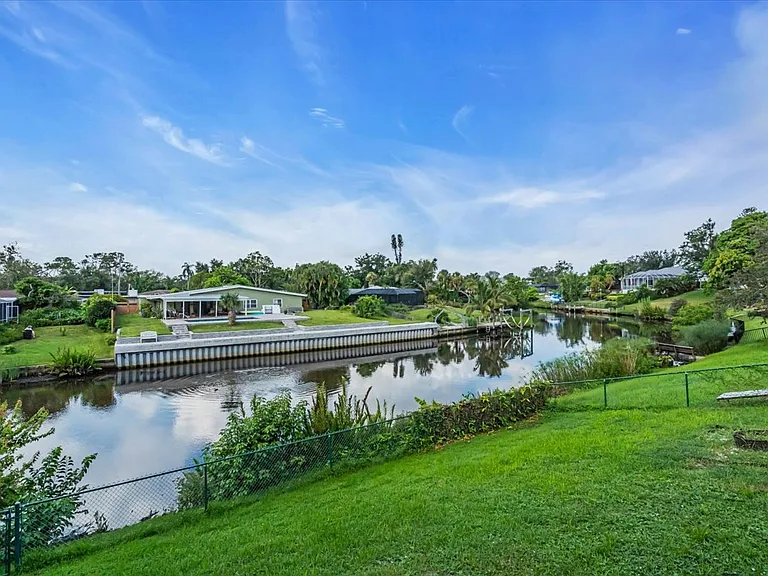 2732 Valencia Dr — Photo 27