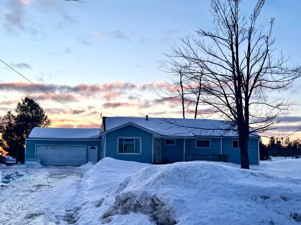 950 Briar Ln, Gaylord, MI 49735