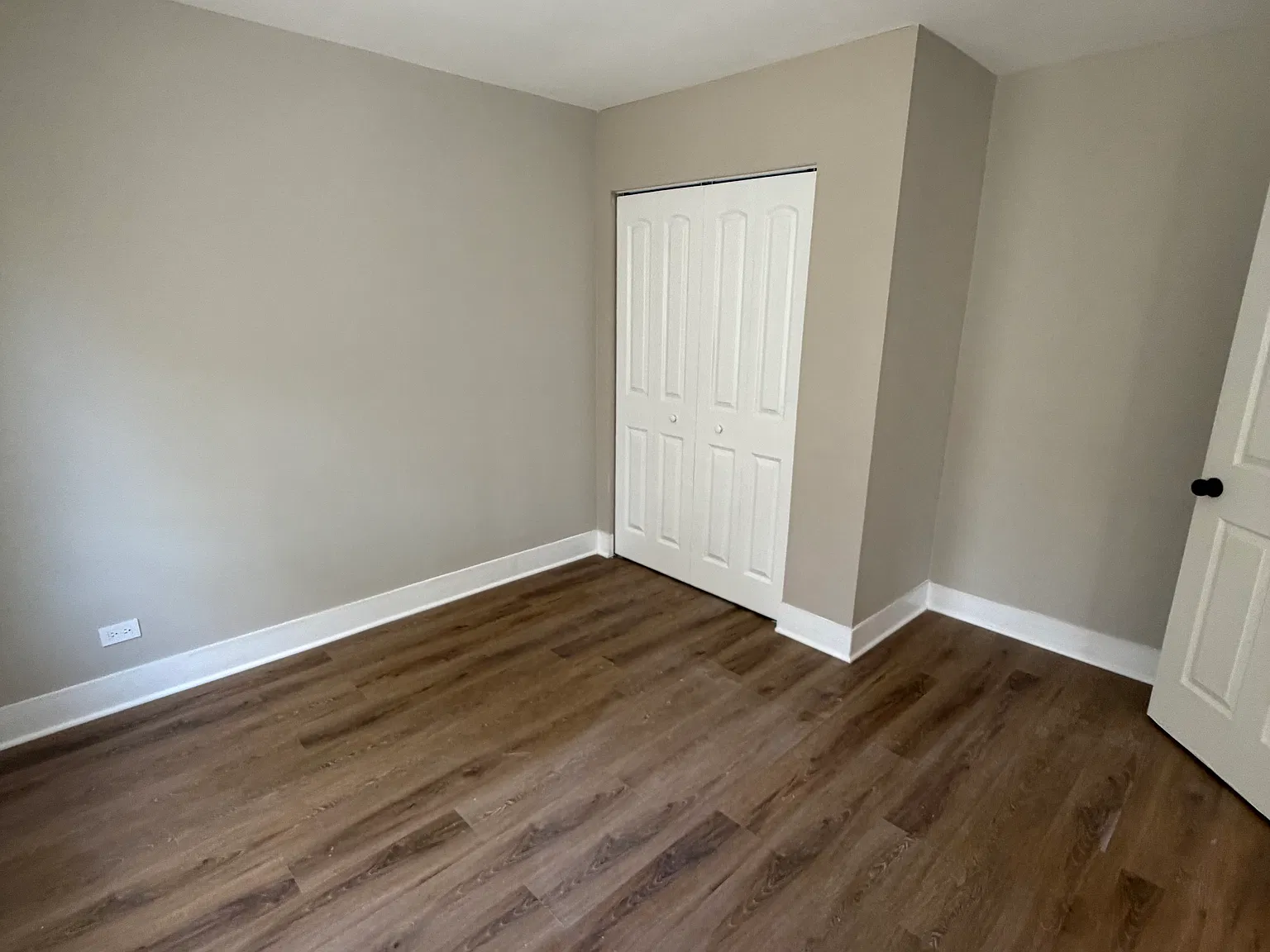 5 bed, 1004 sqft, $3,000 — Photo 3