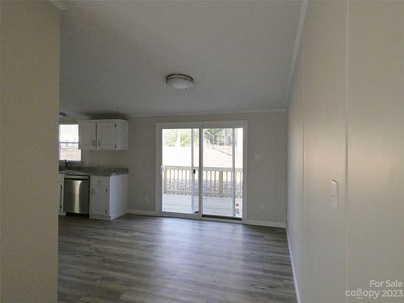 4th image of 1010 Lakeland Ave
