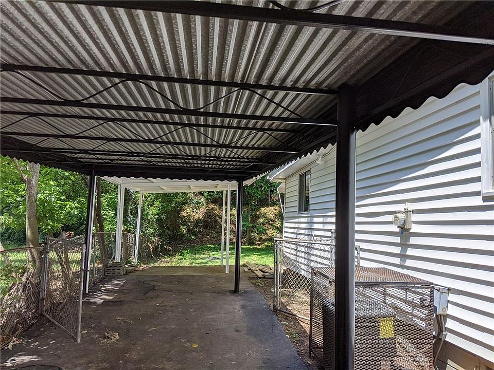 2nd image of 2906 Hall Dr SE
