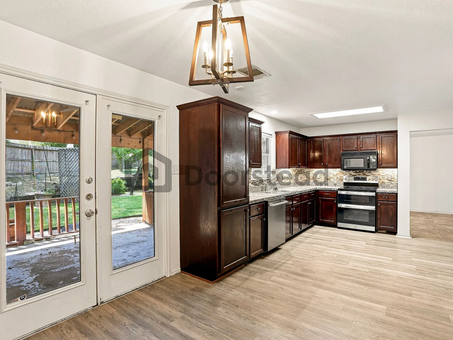 3 bed, 2.5 bath, 1740 sqft, $1,850 — Photo 3