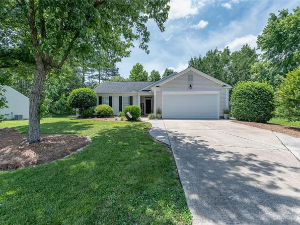 2511 Coatsdale Ln, Matthews, NC 28104
