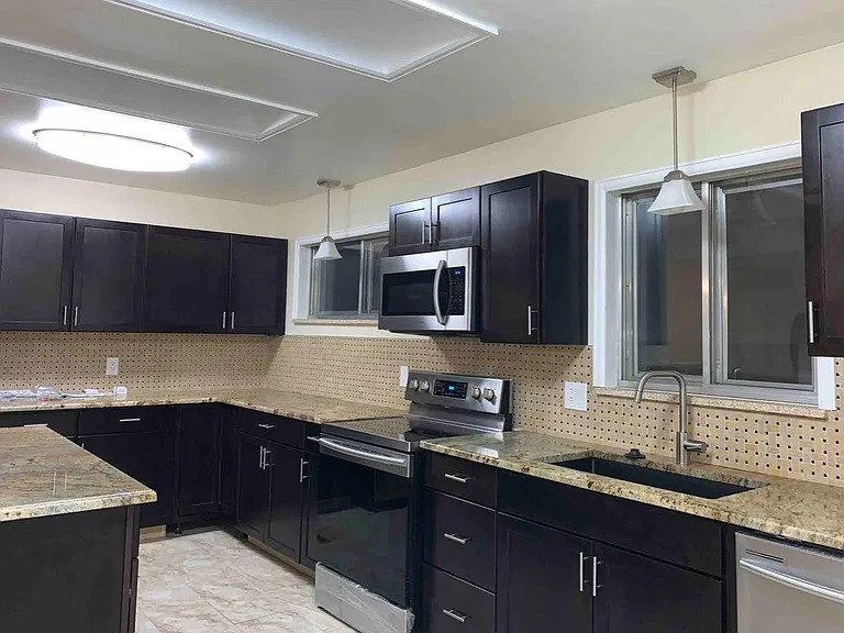 W 13th Pl — Photo 10
