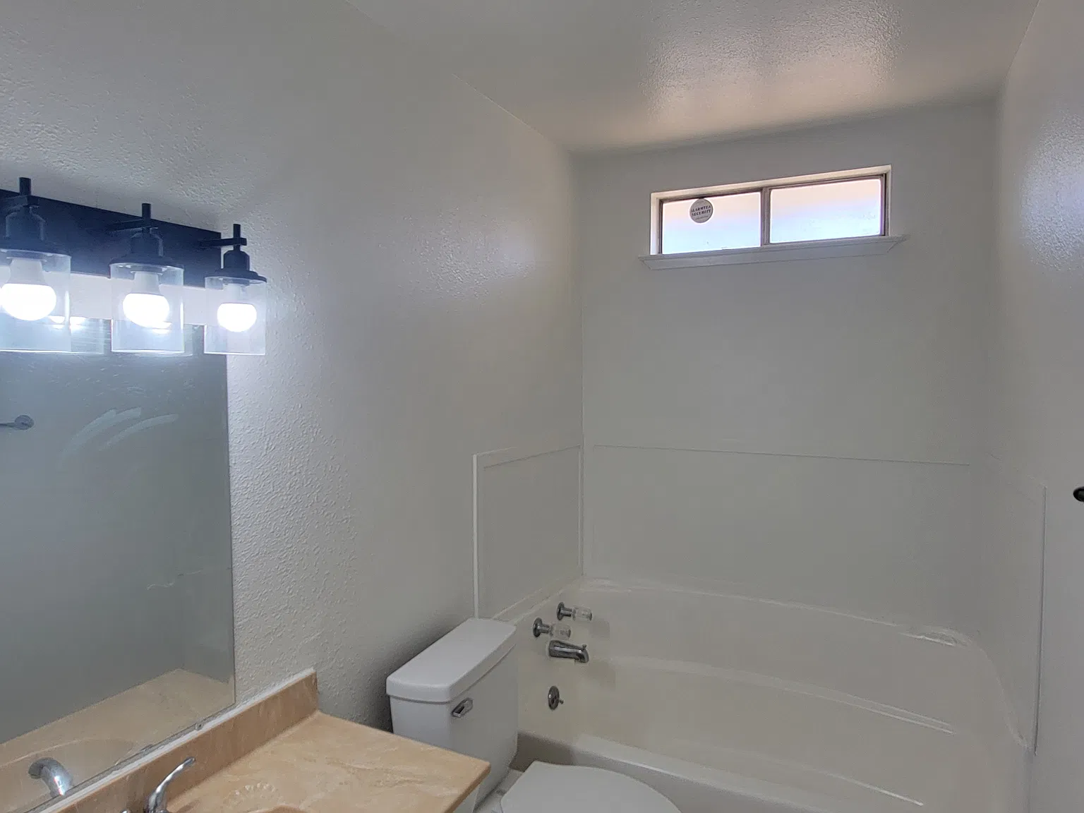 3 bed, 1040 sqft, $2,000 — Photo 4