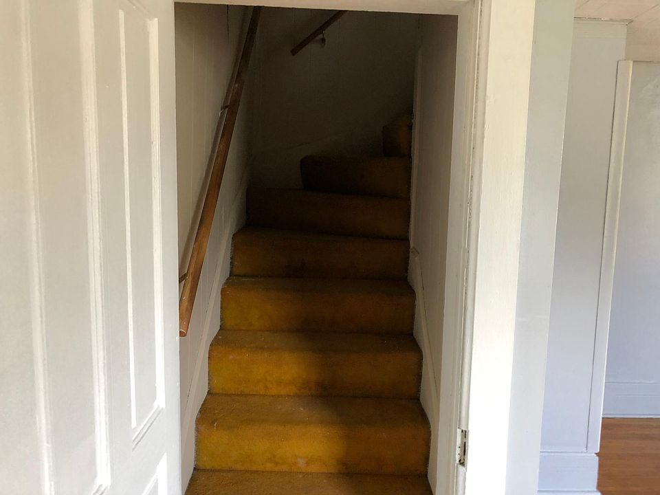 1st image of 300 E Hobart Ave