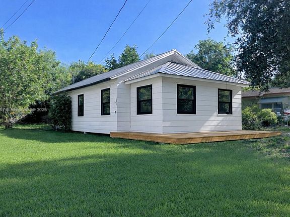 3rd image of 156 Pearl Street