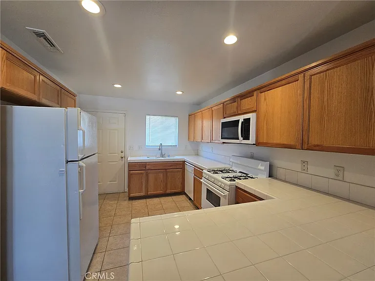 9300 Holly Ave #3 — Photo 3