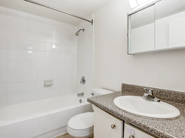 199 Upper Canada Dr — Photo 20