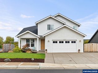 2106 SE Arrowwood Ave, Dallas, OR 97338