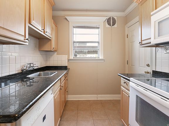 4th image of 708 Carol Marie Dr #2