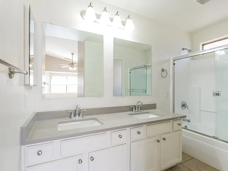 2710 S 108th Ave — Photo 11