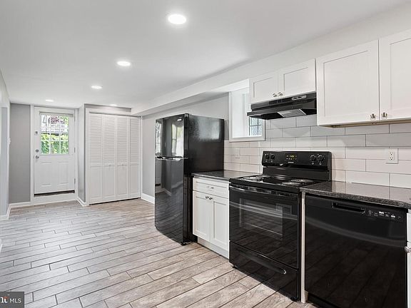 2nd image of 131 1st Ave