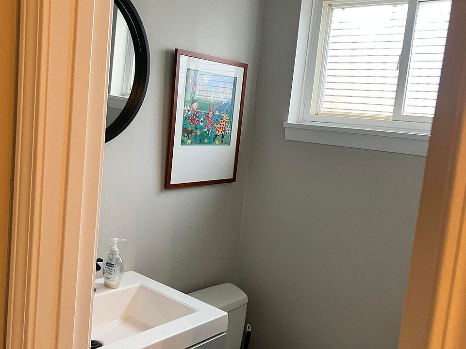 2nd image of 220 Elizabeth St APT A20