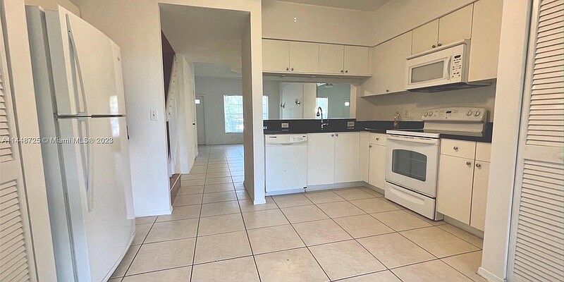 1st image of 39 Simonton Cir #39