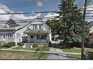 39 Pine Ridge Rd, Buffalo, NY 14211