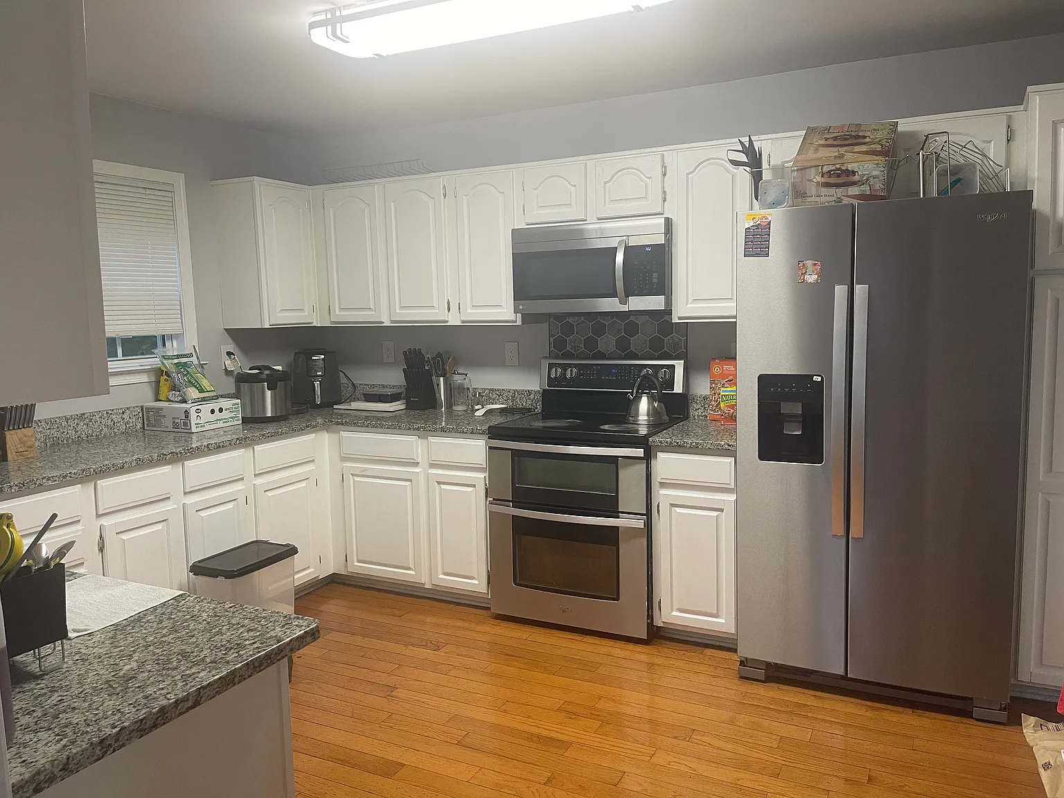 3 bed, 2100 sqft, $3,195 — Photo 3