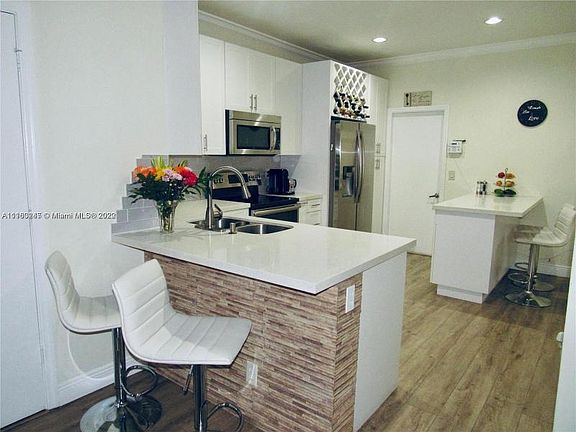 4th image of 2249 Salerno Cir