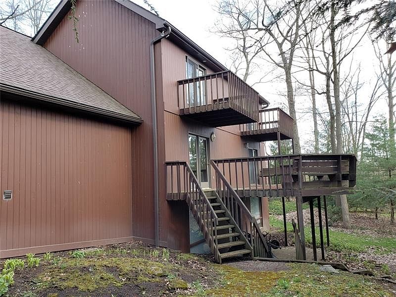 2nd image of 104 Fox Croft Dr