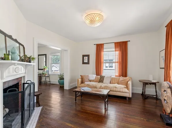 108 Beach St, Quincy, MA 02170