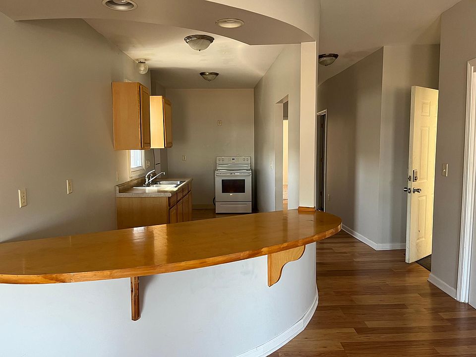 2nd image of 515 6th St #3