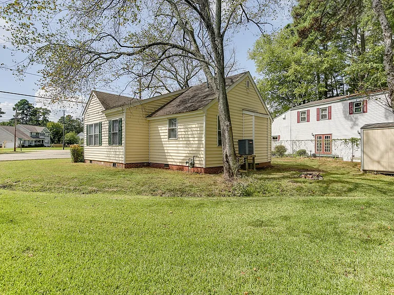 955 Poquoson Ave — Photo 32