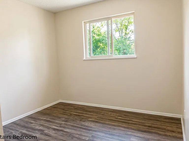 3872 Surrey Ln — Photo 12